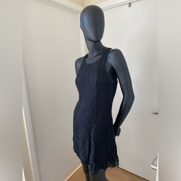 Classic Black Lace Dress - Picture 4 of 6